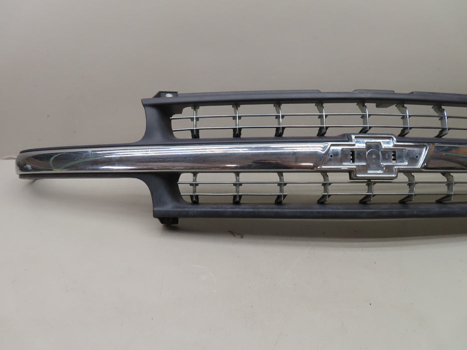 00 01 02 03 04 05 06 CHEVY SUBURBAN TAHOE FRONT UPPER GRILL GRILLE  OEM