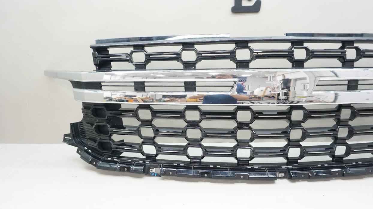2021-2022 CHEVROLET TAHOE SUBURBAN FRONT RADIATOR GRILLE OEM 84634393
