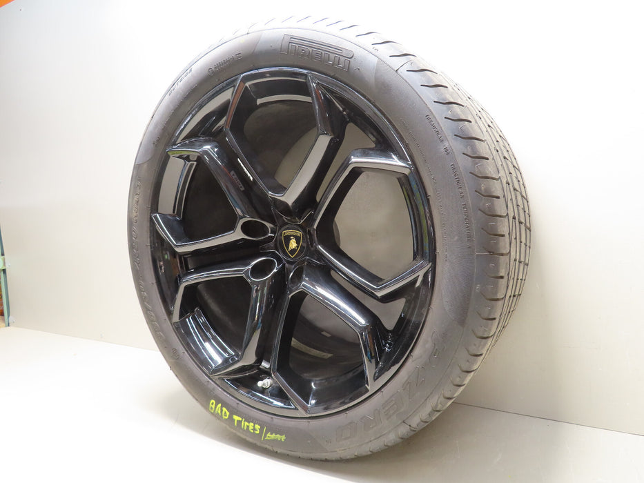 LAMBORGHINI AVENTADOR LP700 20" REAR GENUINE RIM 470601025A 12JX20H2 BAD TIRE!!