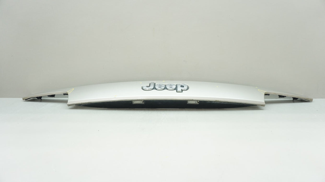 2014-2015 JEEP GRAND CHEROKEE REAR LICENSE PLAYE MOLDING TRIM OEM 1WD54TRMAC