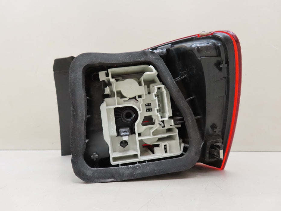 2015-2018 VOLKSWAGEN JETTA REAR LEFT DRIVER SIDE OUTER TAIL LIGHT LAMP OEM