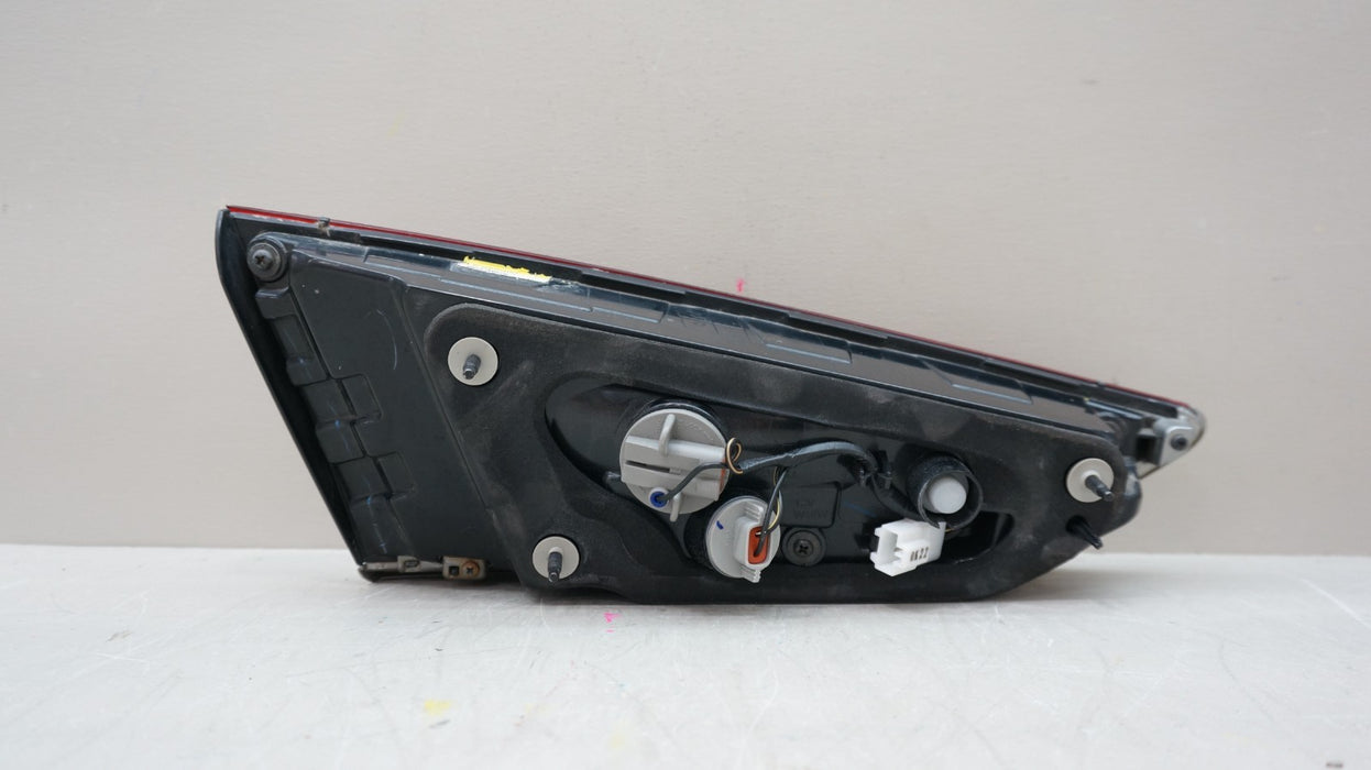 2018-2019 HYUNDAI SONATA REAR RIGHT PASSENGER SIDE INNER TAIL LIGHT OEM