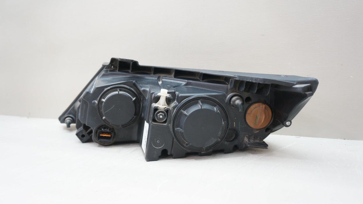 2011-2013 KIA SORENTO FRONT RIGHT SIDE HALOGEN HEADLIGHT OEM 92102-1U200