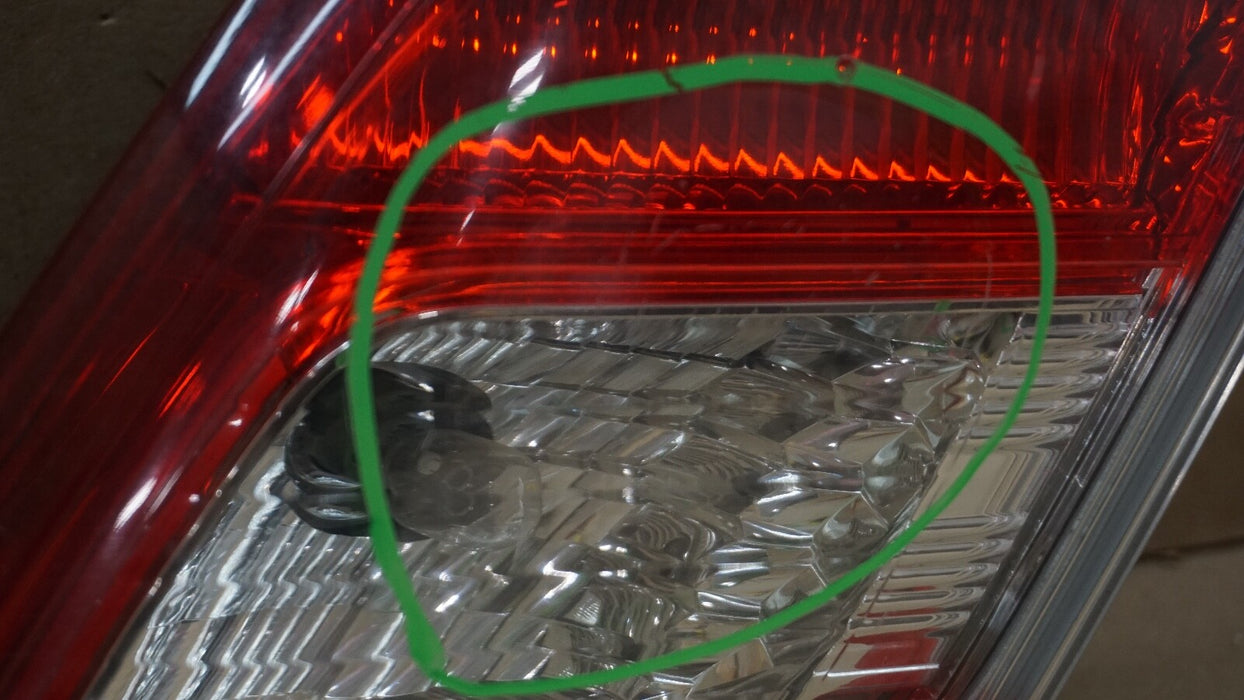 2010-2011 TOYOTA CAMRY REAR RH RIGHT PASSENGER SIDE INNER TAIL LIGHT OEM 10 11