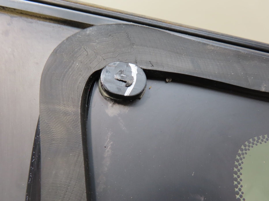 2016-2019 JEEP GRAND CHEROKEE REAR RIGHT PASSENGER QUARTER GLASS  OEM