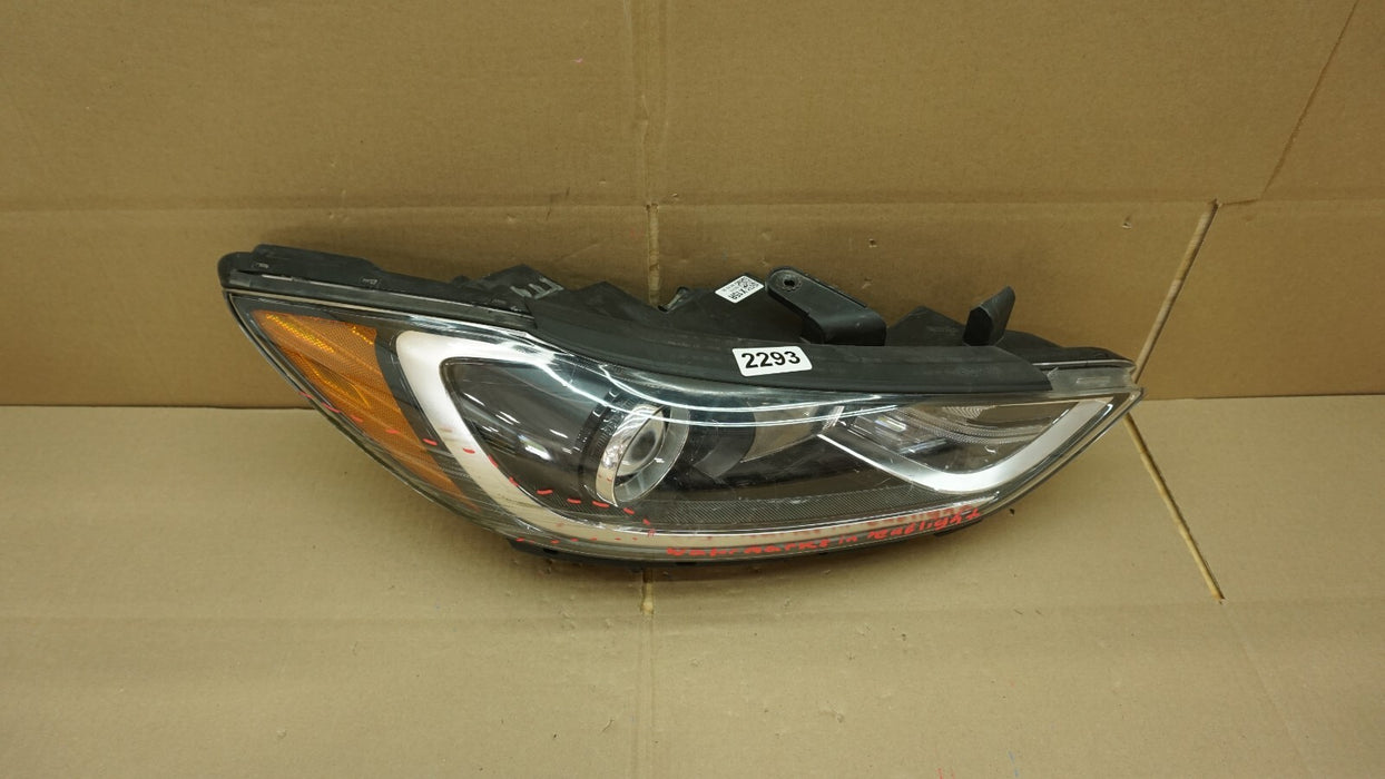 2017-2018 HYUNDAI ELANTRA FRONT RIGHT PASSENGER SIDE HEADLIGHT HALOGEN OEM