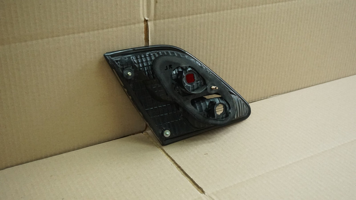 2002 2003 2004 LEXUS ES300 ES330 RIGHT PASSENGER SIDE INNER TAIL LIGHT LAMP OEM