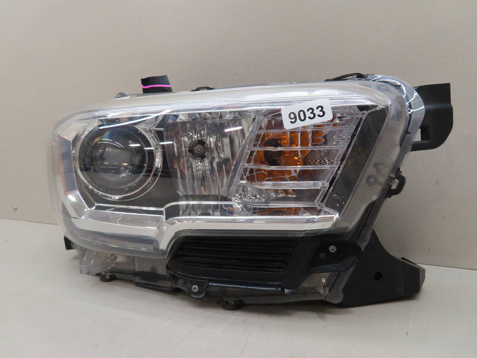 2019-2023 TOYOTA TACOMA FRONT RIGHT HEADLIGHT HALOGEN OEM
