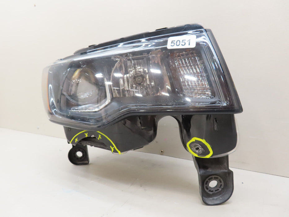 2017-2022 JEEP GRAND CHEROKEE FRONT RIGHT PASSENGER HEADLIGHT HALOGEN OEM