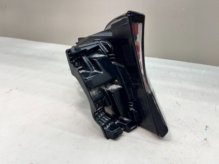 2023-2025 KIA SPORTAGE RH RIGHT PASSENGER OUTER TAIL LIGHT LAMP OEM 92402-DW000