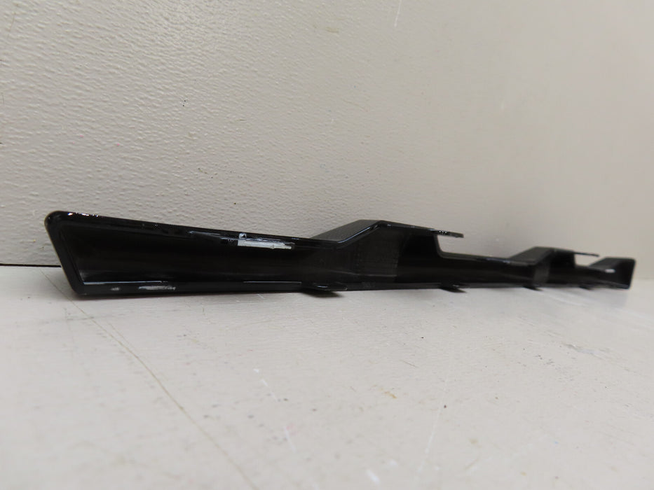 2022 2023 CHEVROLET SILVERADO 1500 FRONT GRILLE RH TRIM PIECE  OEM