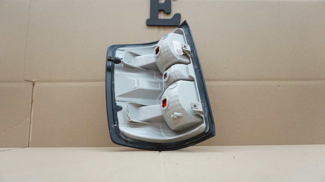 2014-2019 CHEVROLET SILVERADO REAR RIGHT PASSENGERS TAIL LIGHT OEM