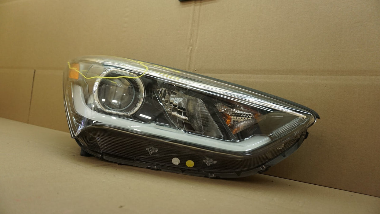 2017-2019 HYUNDAI SANTA FE FRONT RIGHT PASSENGER SIDE HEADLIGHT HALOGEN OEM