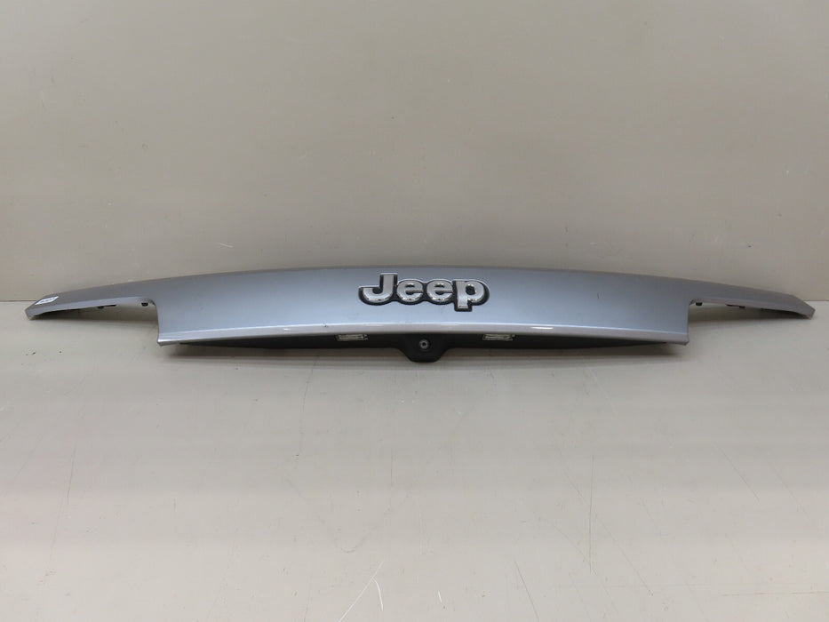 2017-2021 JEEP GRAND CHEROKEE REAR GATE TRIM MOLDING W/CAMERA OEM 1WD55TRMACD