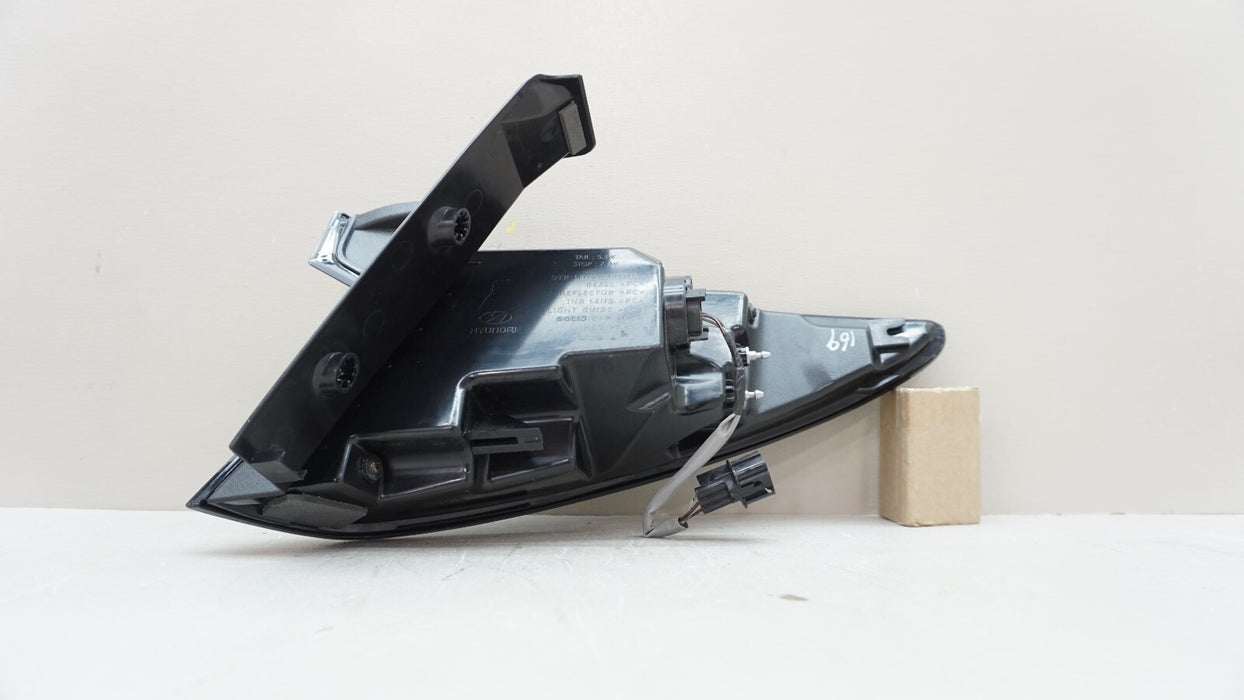 2022-2024 HYUNDAI TUCSON REAR RH RIGHT PASSENGER SIDE OUTER TAIL LIGHT OEM