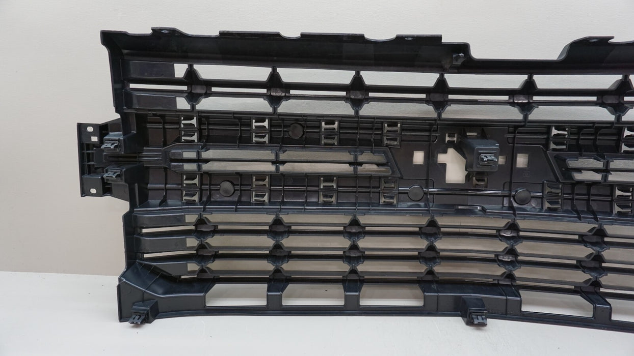 2019-2022 CHEVROLET SILVERADO 1500 FRONT CENTER RADIATOR GRILLE OEM 84128450