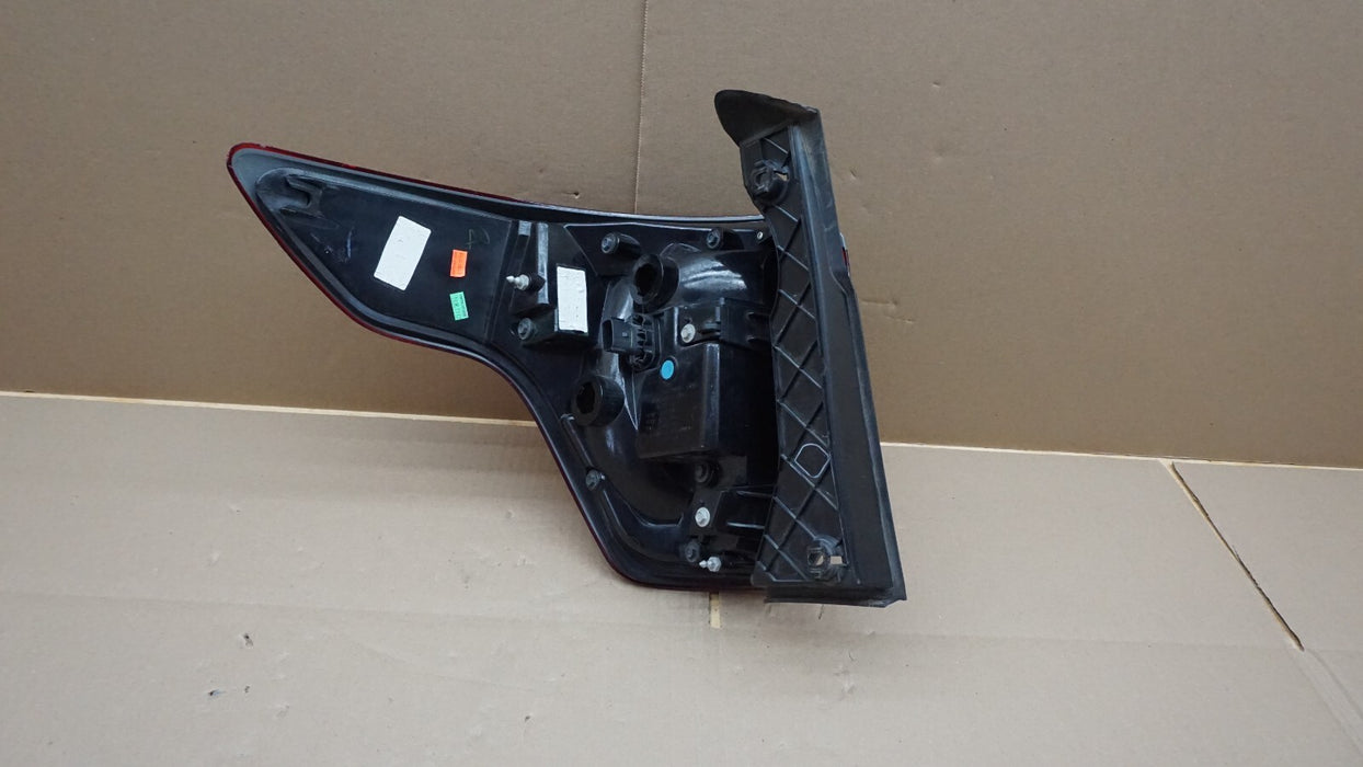 2016-2019 FORD EXPLORER REAR RH RIGHT PASSENGER SIDE QUARTER TAIL LIGHT OEM