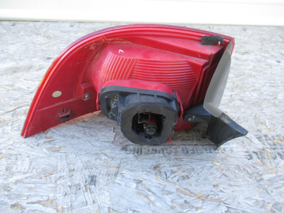 2011-2014 VOLKSWAGEN TOUAREG REAR RIGHT PASSENGER SIDE TAIL LIGHT HALOGEN OEM