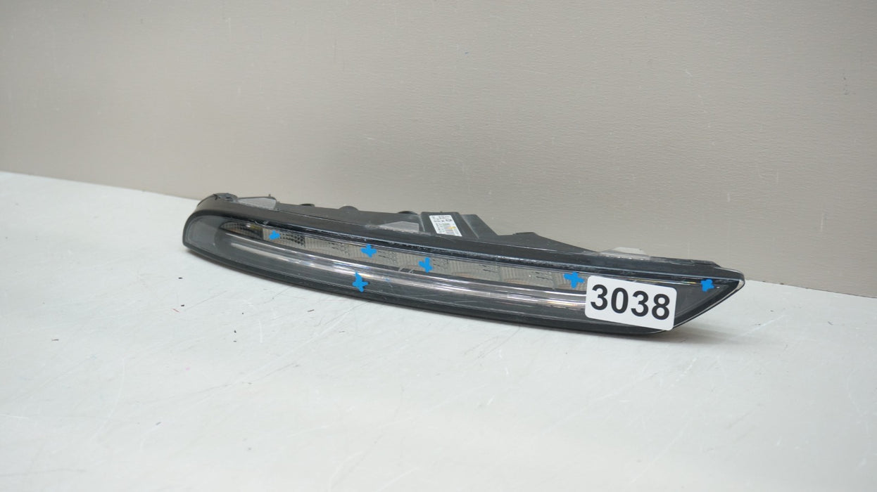 2015-2018 PORSCHE MACAN RH RIGHT FRONT LED DRL TURN SIGNAL 95B-941.182.A OEM