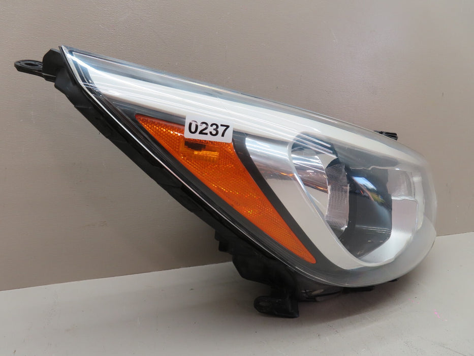 2016-2017 HYUNDAI ACCENT FRONT RIGHT HEADLIGHT LAMP HALOGEN OEM 92102-1R7XX