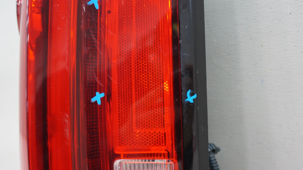 2019-2025 GMC SIERRA 1500 REAR LEFT DRIVER SIDE TAIL LIGHT OEM 84760017