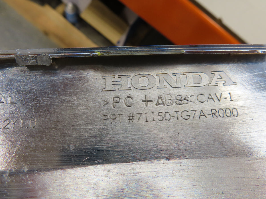 2016-2018 HONDA PILOT FRONT BUMPER RADIATOR GRILLE UPPER MOLDING TRIM OEM