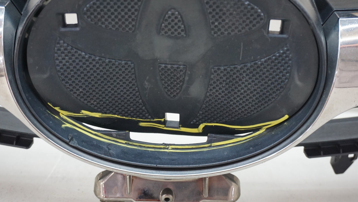 2015-2017 TOYOTA CAMRY FRONT UPPER CENTER RADIATOR GRILLE OEM 5311406061