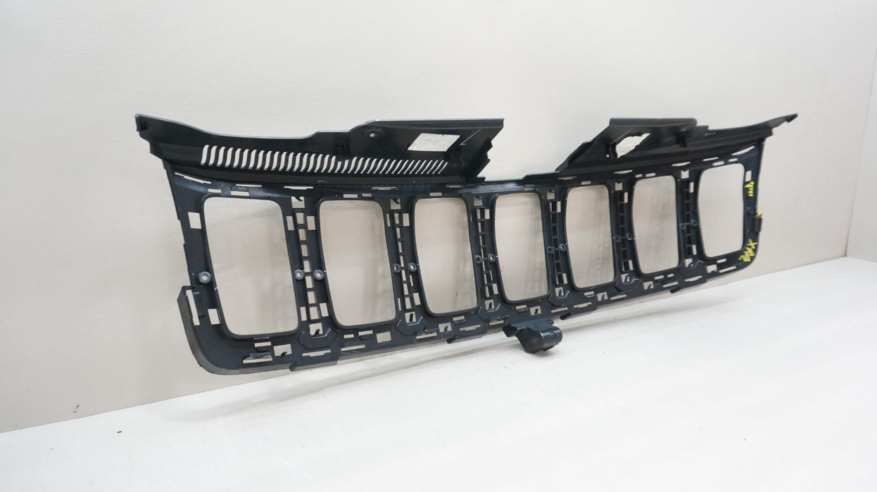 2017-2020 JEEP GRAND CHEROKEE FRONT BUMPER RADIATOR GRILLE OEM