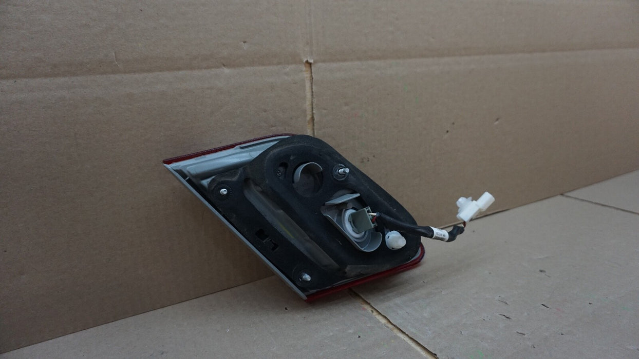 2010-2011 TOYOTA CAMRY REAR RH RIGHT PASSENGER SIDE INNER TAIL LIGHT OEM 10 11