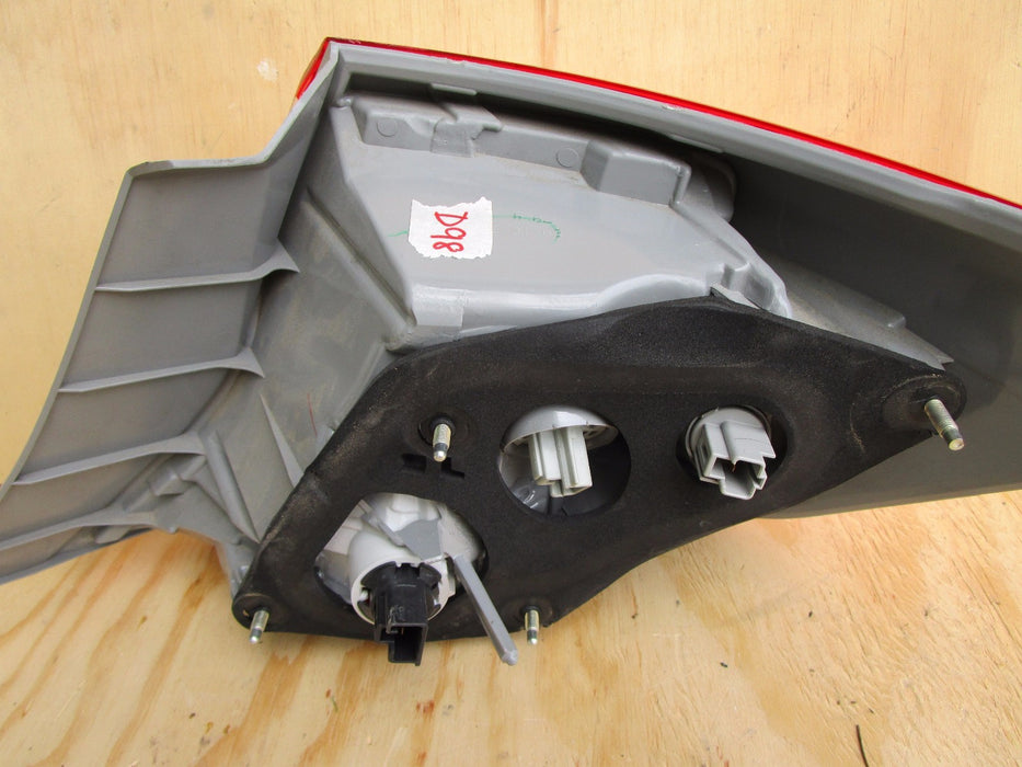 2012-2014 TOYOTA CAMRY REAR LEFT DRIVER SIDE TAIL LIGHT OUTER OEM