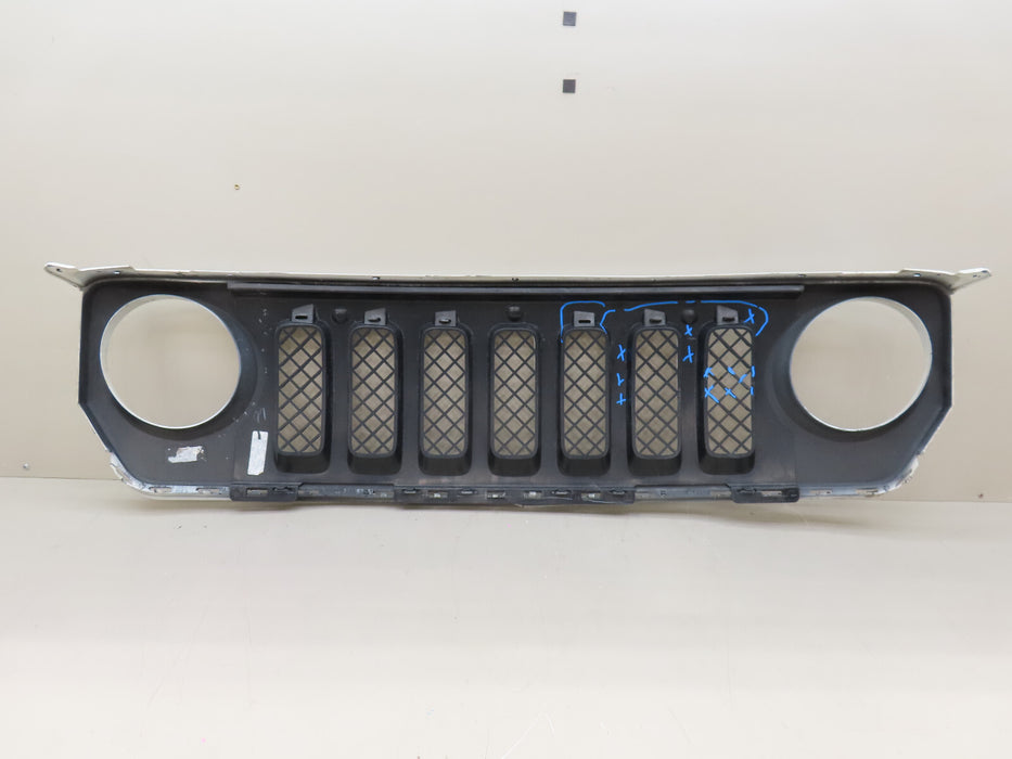 2011-2017 JEEP PATRIOT FRONT MAIN BUMPER GRILLE OEM 11MK74-J-1150M
