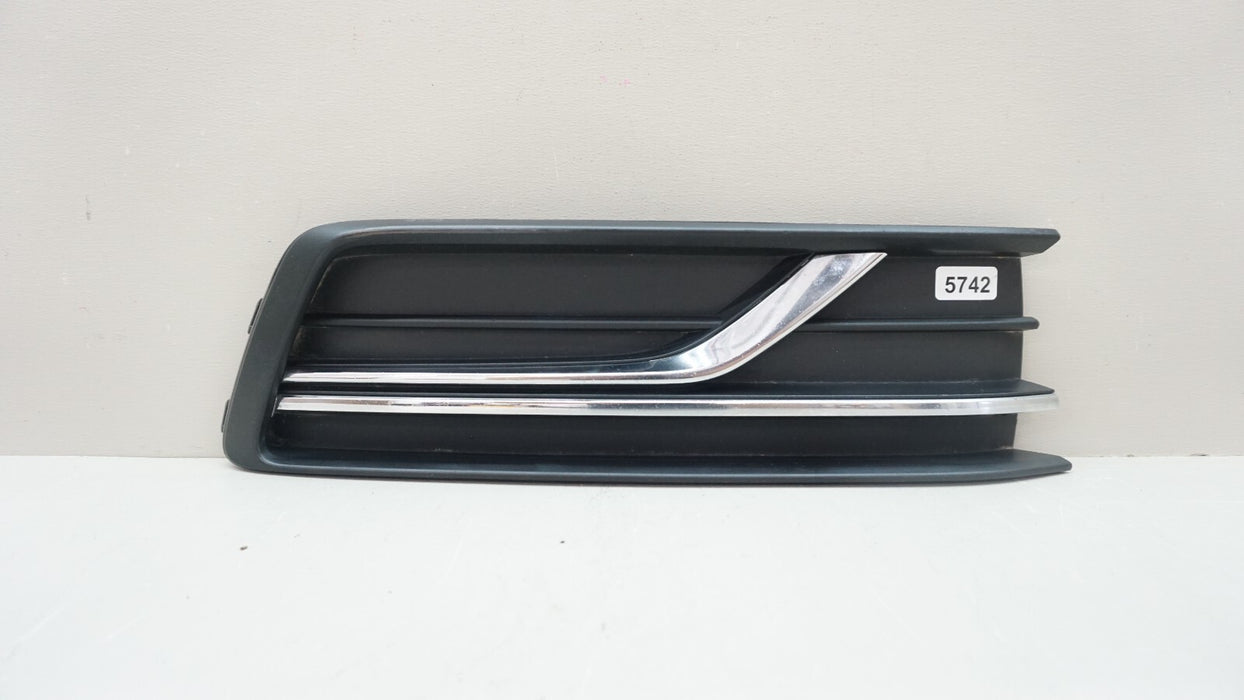 2012-2015 VOLKSWAGEN PASSAT FRONT RIGHT SIDE FOG LIGHT COVER 561853666J OEM