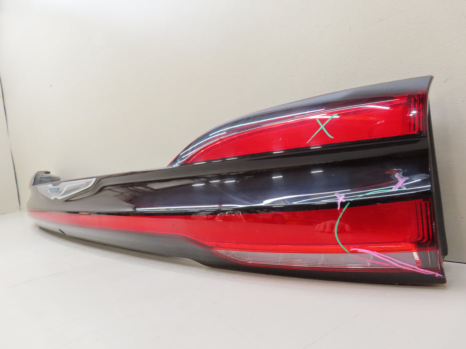 2021-2024 CHRYSLER PACIFICA REAR CENTER LIFT GATE TAIL LIGHT OEM