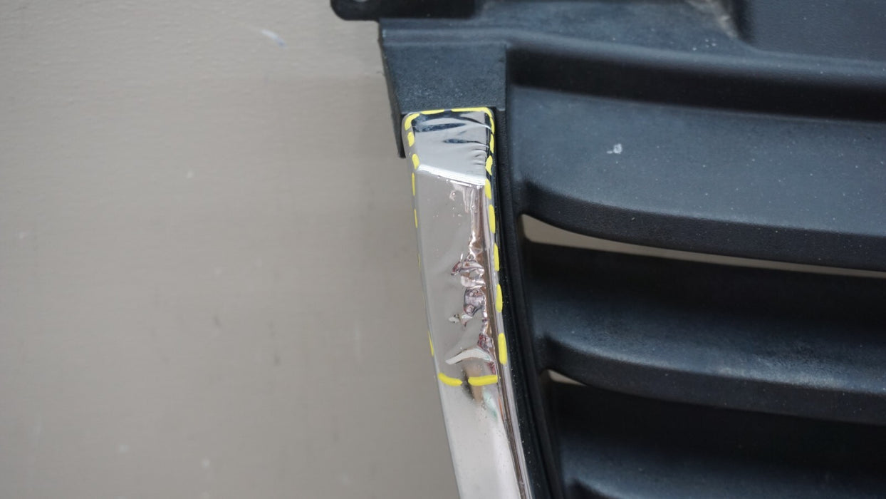 2007-2014 GMC YUKON FRONT UPPER GRILLE 25891151 OEM