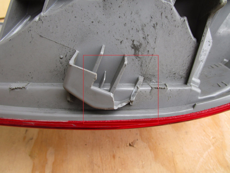 2012-2014 TOYOTA CAMRY REAR LEFT DRIVER SIDE TAIL LIGHT OUTER OEM