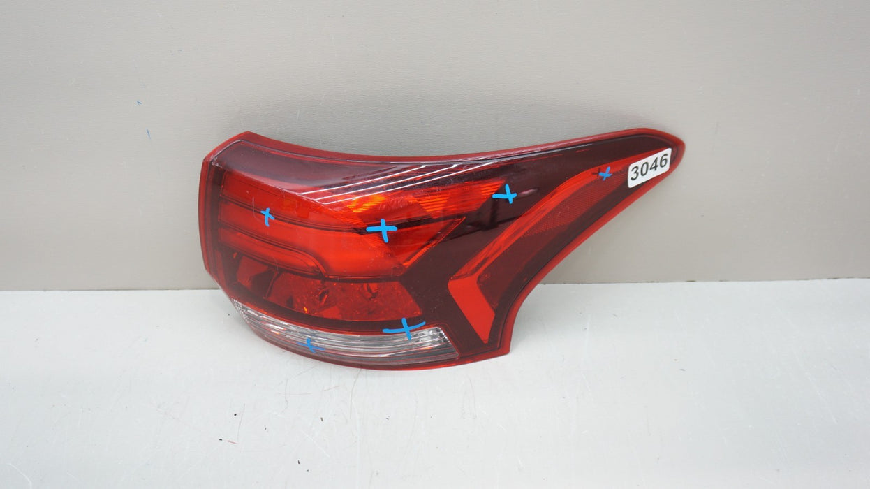 2016-2020 MITSUBISHI OUTLANDER REAR RIGHT PASSENGER SIDE OUTER TAIL LIGHT OEM