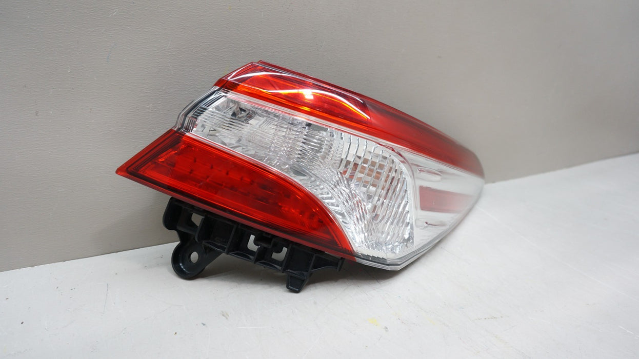2018-2023 TOYOTA CAMRY REAR RIGHT PASSENGER SIDE OUTER TAIL LIGHT OEM