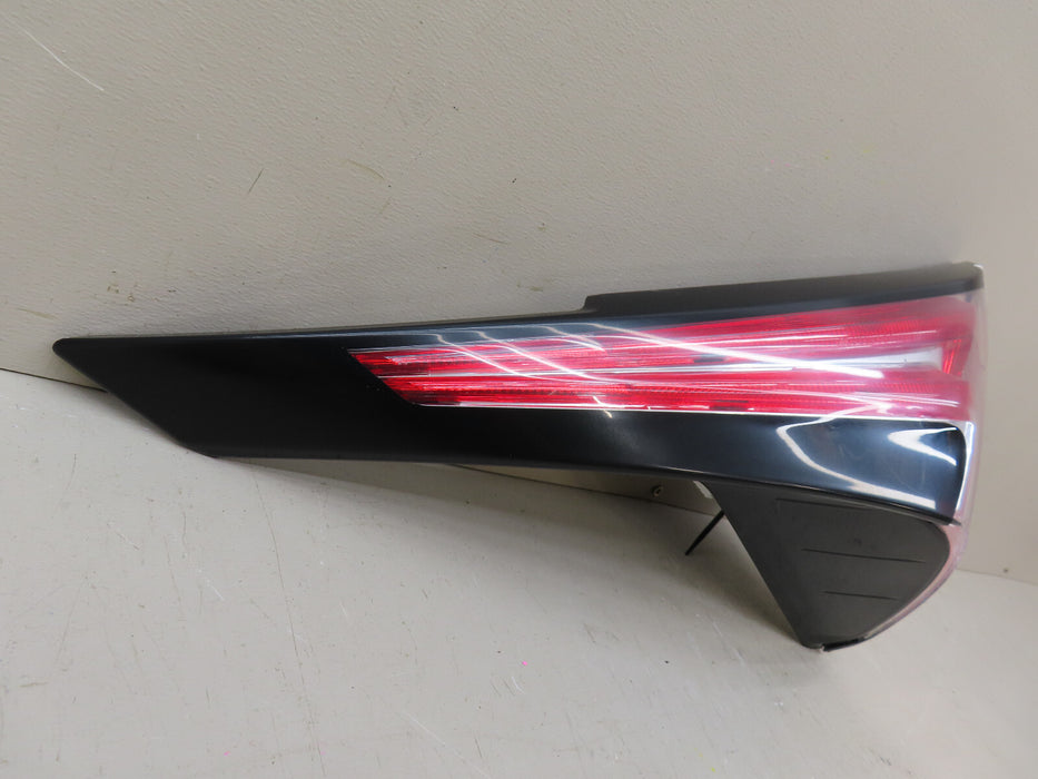 2015-2018 NISSAN MURANO REAR RIGHT OUTER TAIL LIGHT OEM