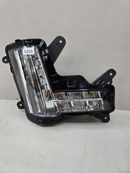 2015-2020 CADILLAC ESCALADE FRONT RIGHT PASSENGER SIDE FOG LIGHT LED OEM