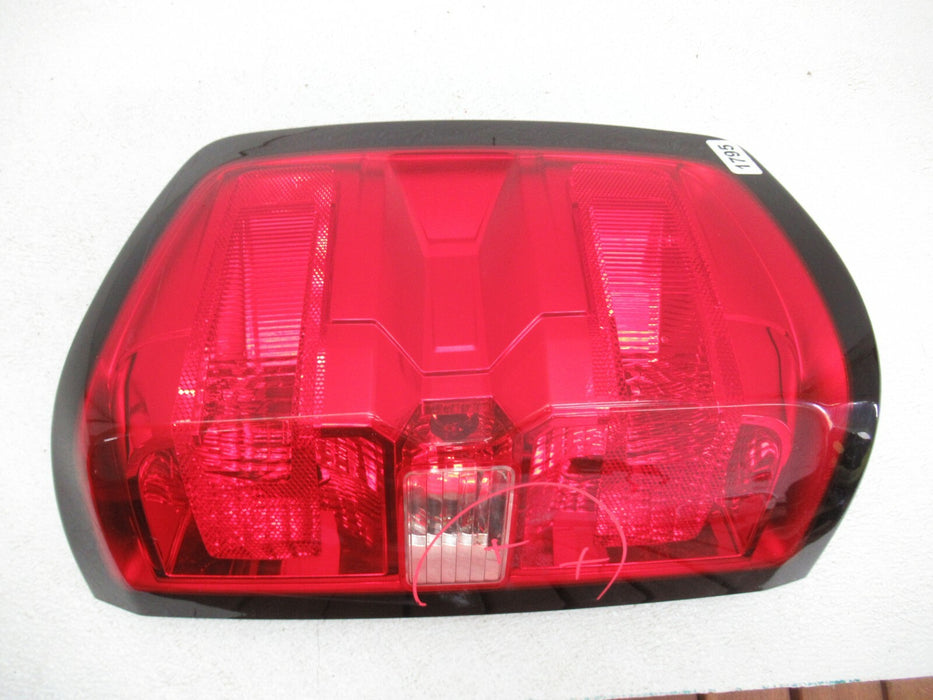 2014 - 2015 CHEVROLET SILVERADO REAR RIGHT PASSENGER TAIL LIGHT STOP LAMP OEM