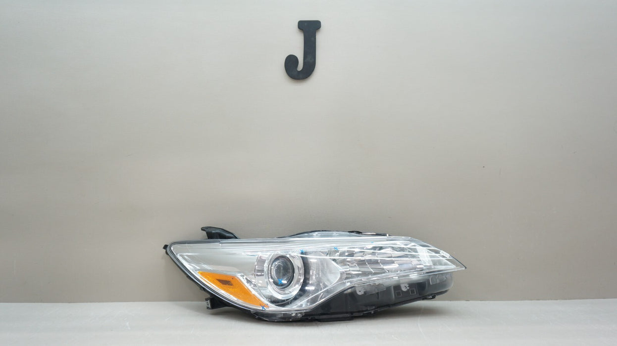 2015-2017 TOYOTA CAMRY FRONT RIGHT PASSENGER SIDE HALOGEN HEADLIGHT OEM