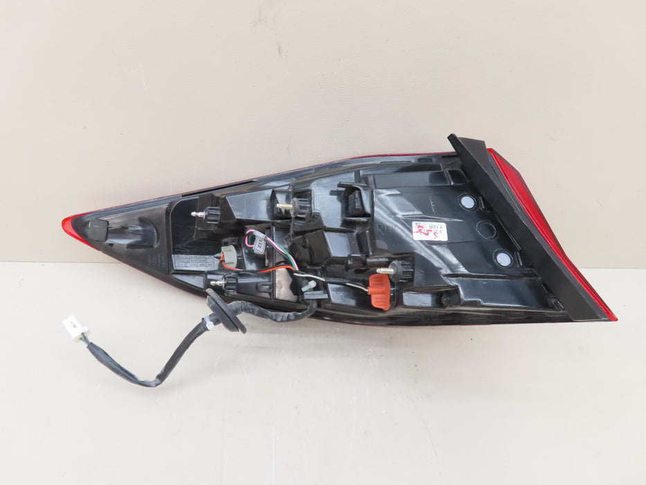 2019-2020 HYUNDAI ELANTRA  RIGHT PASSENGER SIDE OUTER TAIL LIGHT OEM 92402-F2
