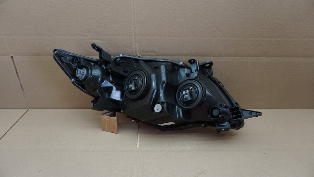 2009-2010 TOYOTA COROLLA FRONT LEFT DRIVER SIDE HEADLIGHT HALOGEN LAMP LIGHT OEM