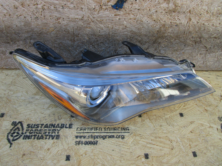 2015-2017 TOYOTA CAMRY RIGHT FRONT HALOGEN HEADLIGHT OEM