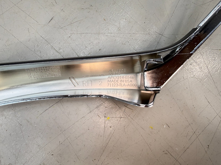 2017-2019 HONDA CR-V RH FRONT GRILLE MOLDING OEM 71123-TLA-A000
