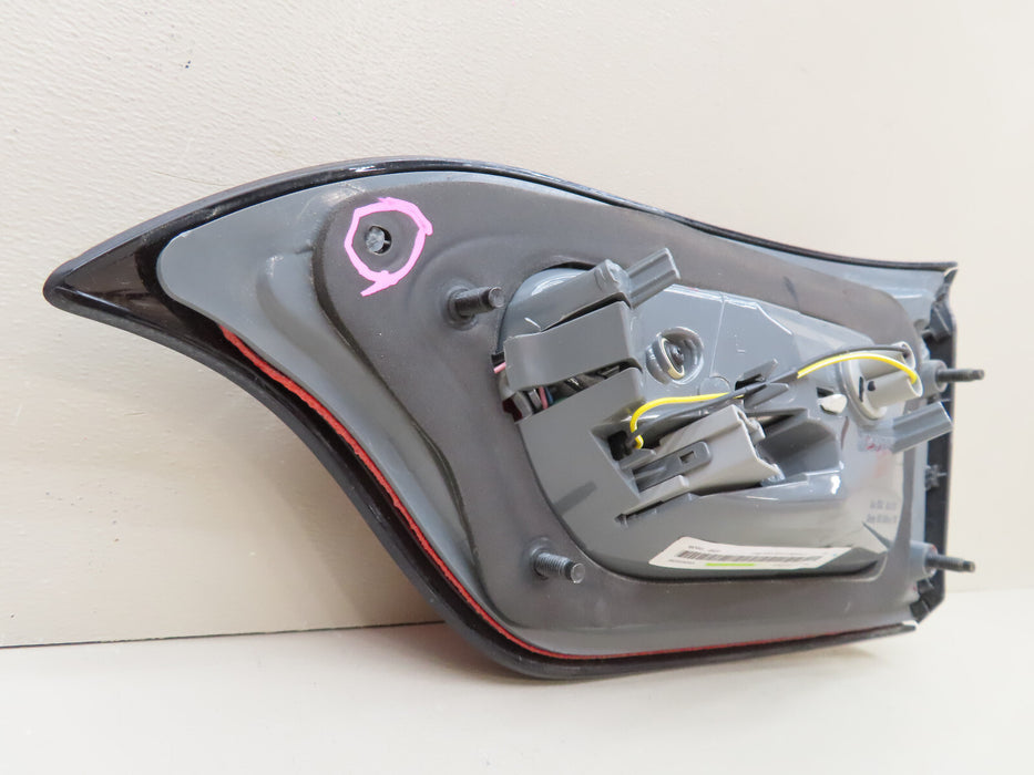 2014-2018 JEEP CHEROKEE REAR LEFT DRIVER SIDE TAIL LIGHT INNER OEM 68275964AG