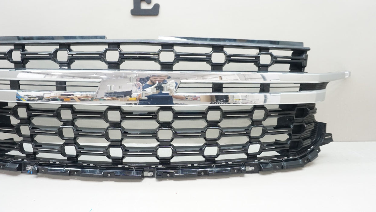 2021-2022 CHEVROLET TAHOE SUBURBAN FRONT RADIATOR GRILLE OEM 84634393
