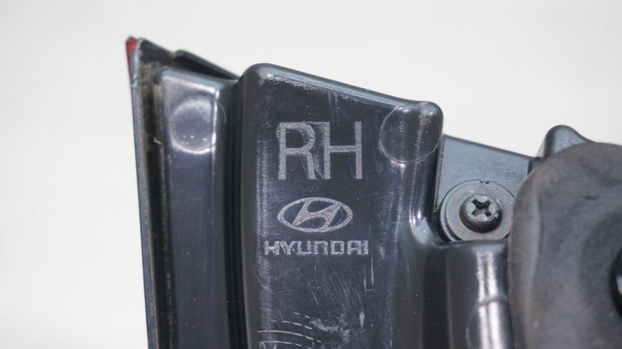 2015-2017 HYUNDAI SONATA REAR RIGHT PASSENGER SIDE INNER TAIL LIGHT OEM