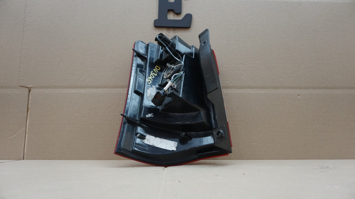 2011-2016 CHRYSLER TOWN & COUNTRY REAR RIGHT PASSENGER SIDE TAIL LIGHT OEM