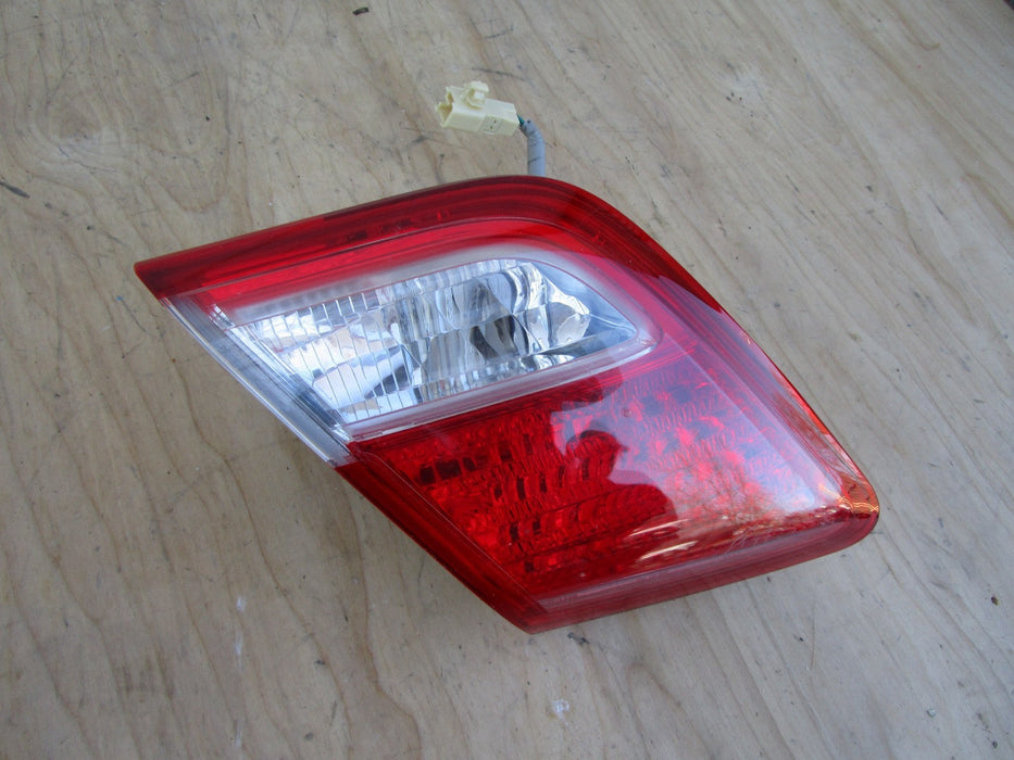 2007-2009 TOYOTA CAMRY REAR LEFT TRUNK TAIL LIGHT OEM